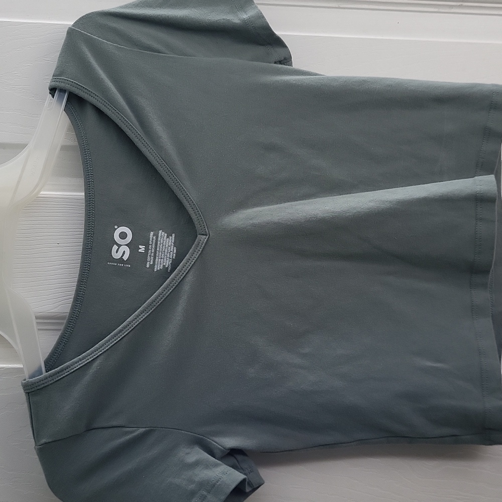 SO Women's Short Sleeve V-Neck Top - Charcoal